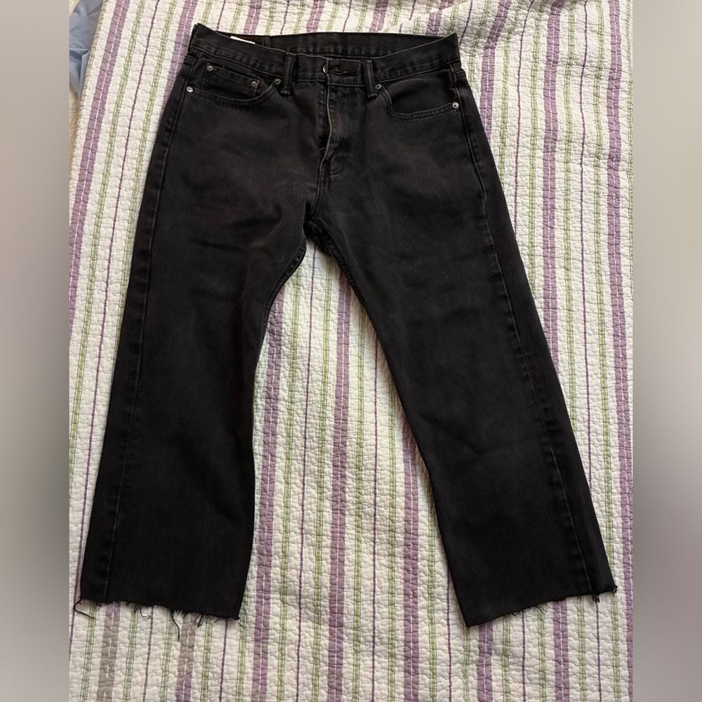 Women’s Levi’s black 505’s. 33x34 Raw Hem. Lint does not collect.